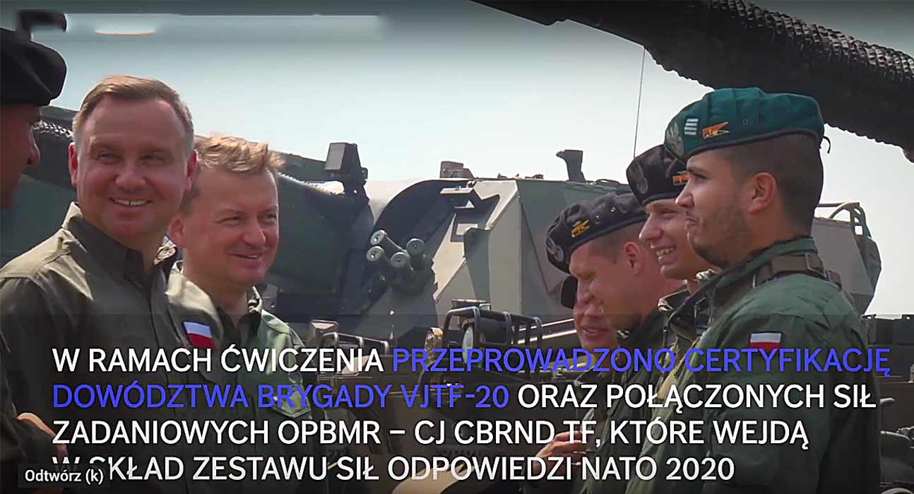 Prezydent Andrzej Duda i szef MON Mariusz Błaszczak w otoczeniu żołnierzy na ćwiczeniach Dragon 19