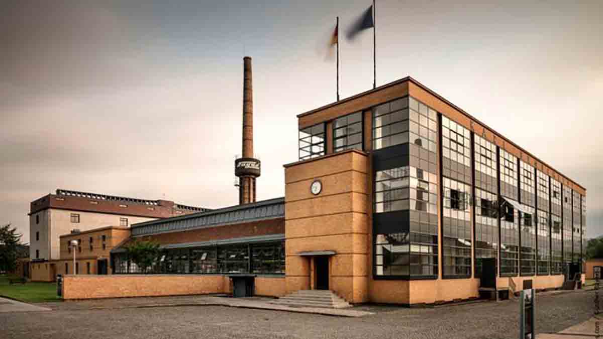 Zdjęcie przedstawia szkołę Bauhaus