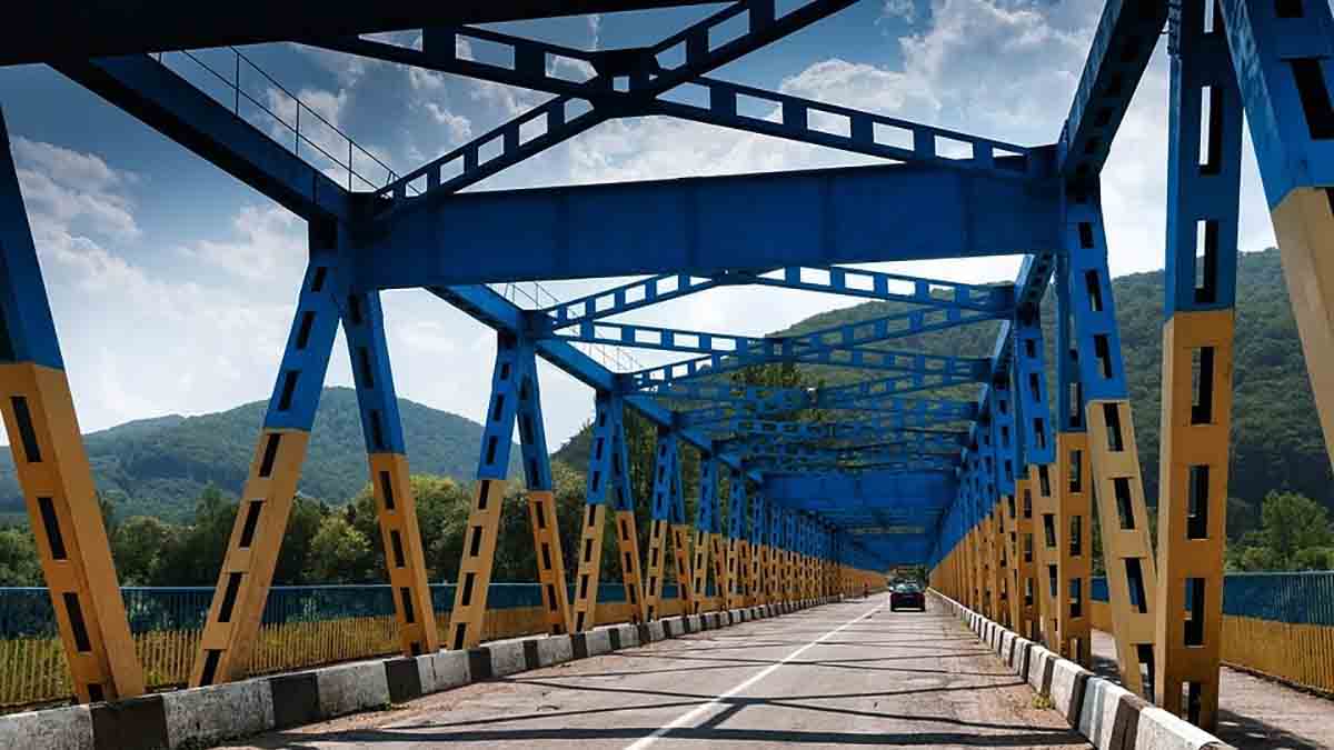 Most w barwach ukraińskich, Karpaty