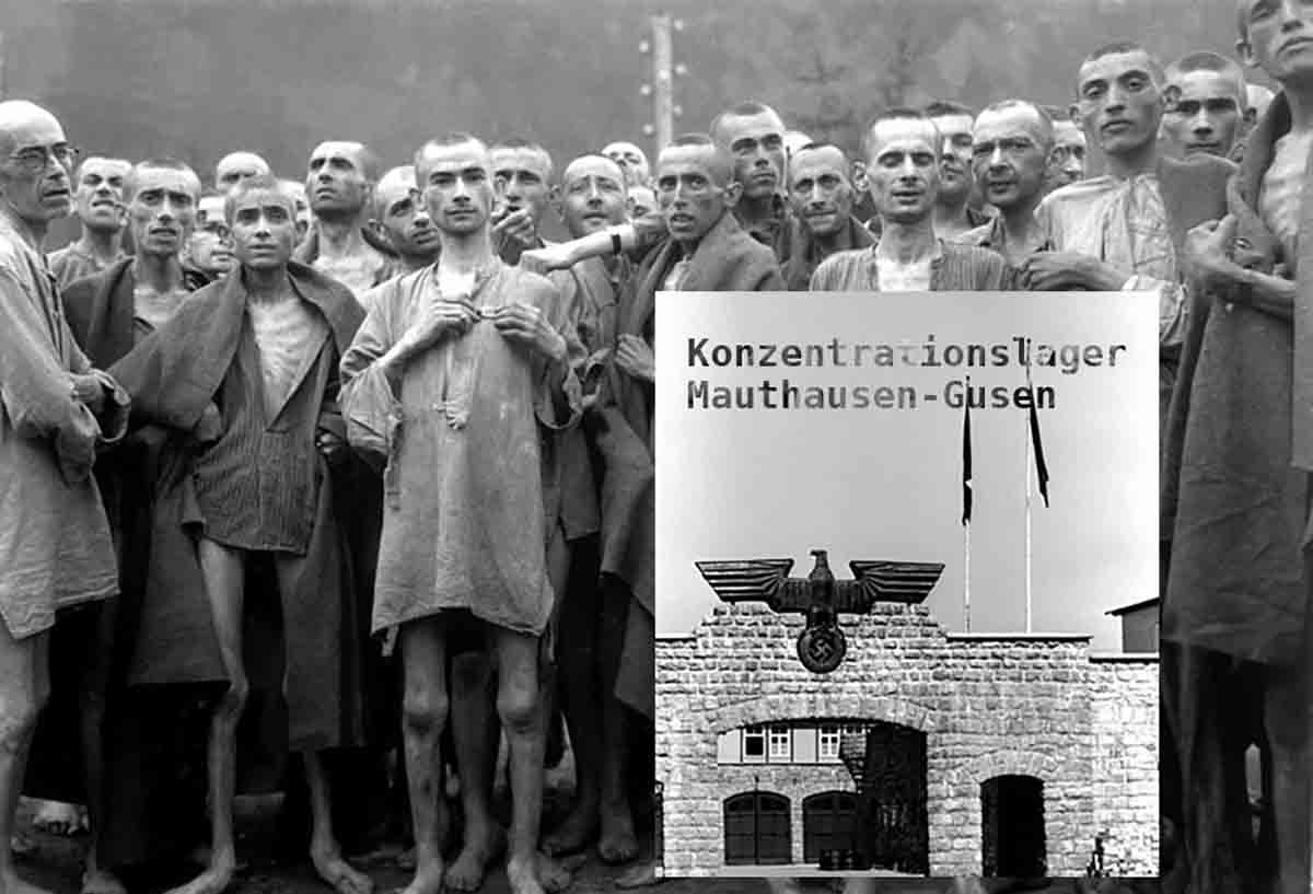 Więźniowie obozu koncentracyjnego Mauthausen Gusen w dniu wyzwolenia. Z prawej strony zdjęcie bramy obozu z symbolem III Rzeszy