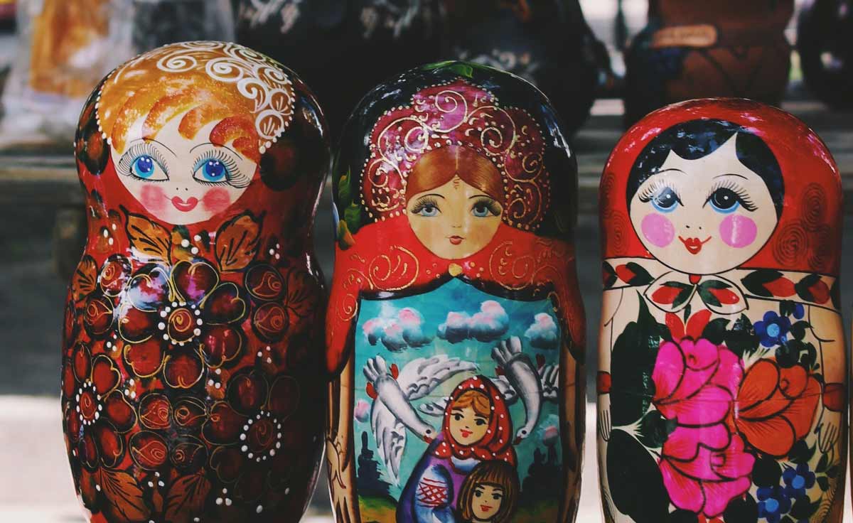 Trzy matrioszki na straganie w Kiszyniowie
