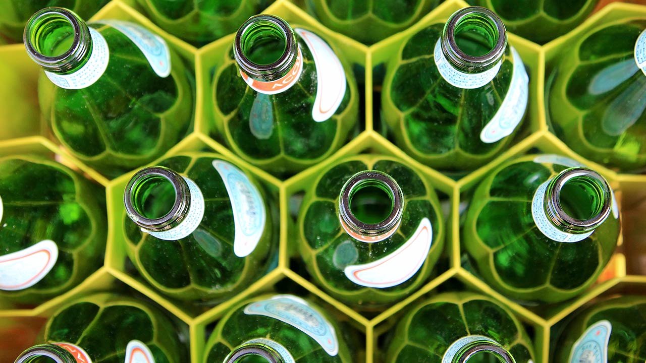 Polski projekt zakłada, że do systemu kaucyjnego wejdą puszki aluminiowe do 1 litra pojemności, butelki szklane wielo- i jednorazowego użytku do 1,5 litra i butelki z tworzywa sztucznego, czyli butelki PET, do 3 litrów